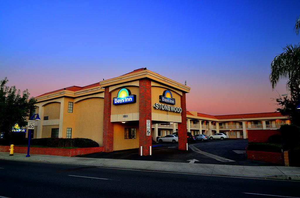 Days Inn By Wyndham Downey Εξωτερικό φωτογραφία